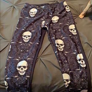 Black and white skull leggings
